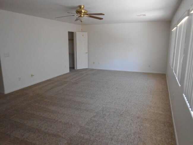 Building Photo - Beautiful 4 Bedroom Home in Summerlin