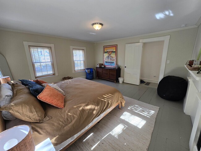 Building Photo - 119 Summer St