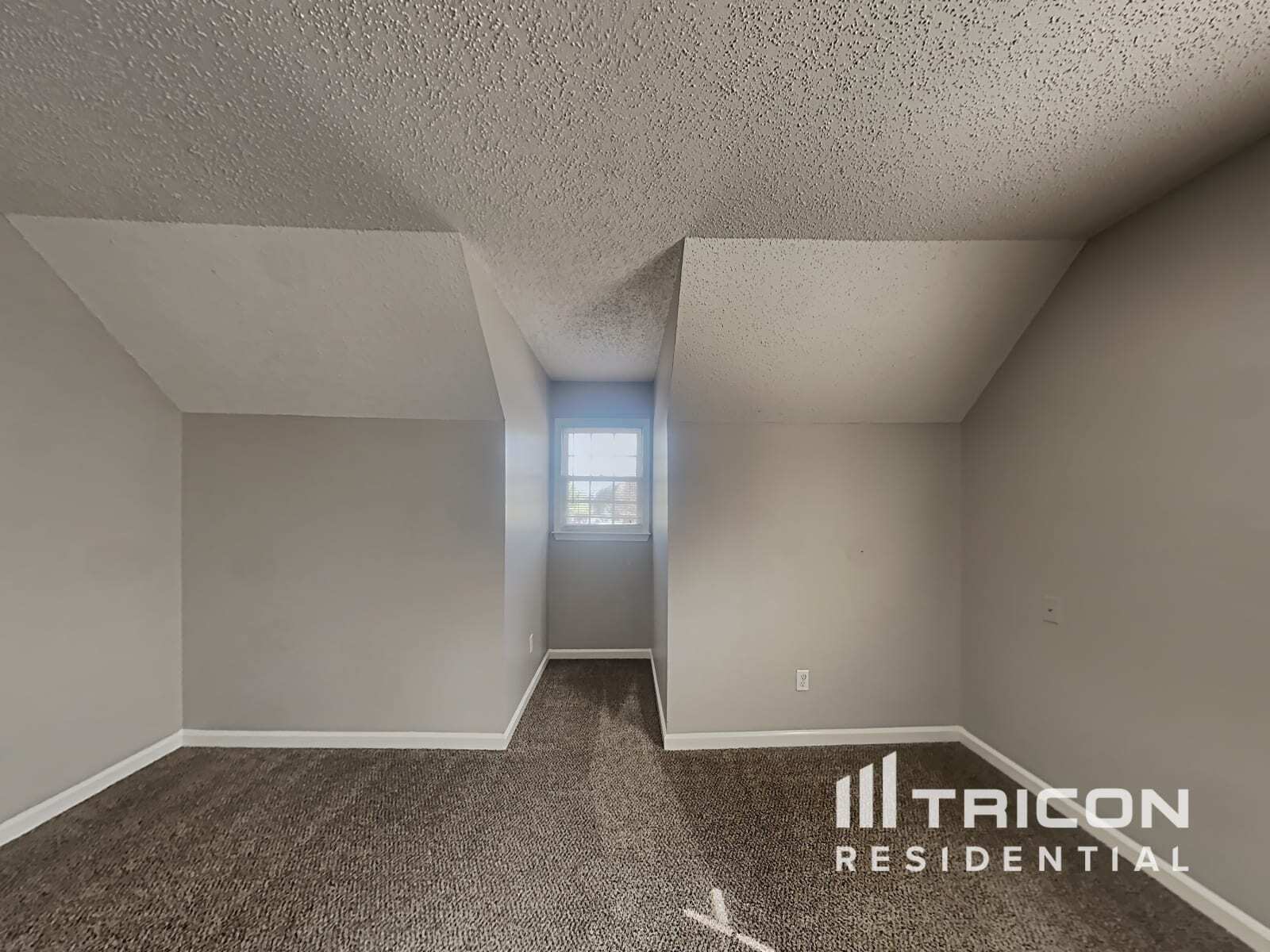 Building Photo - 579 Stratford Dr
