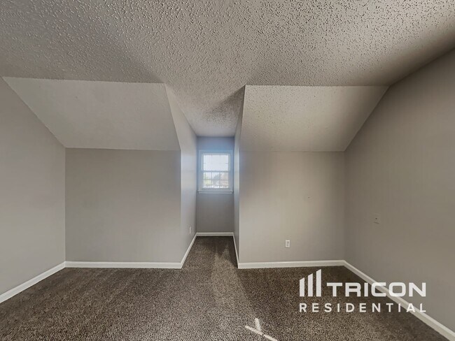 Building Photo - 579 Stratford Dr