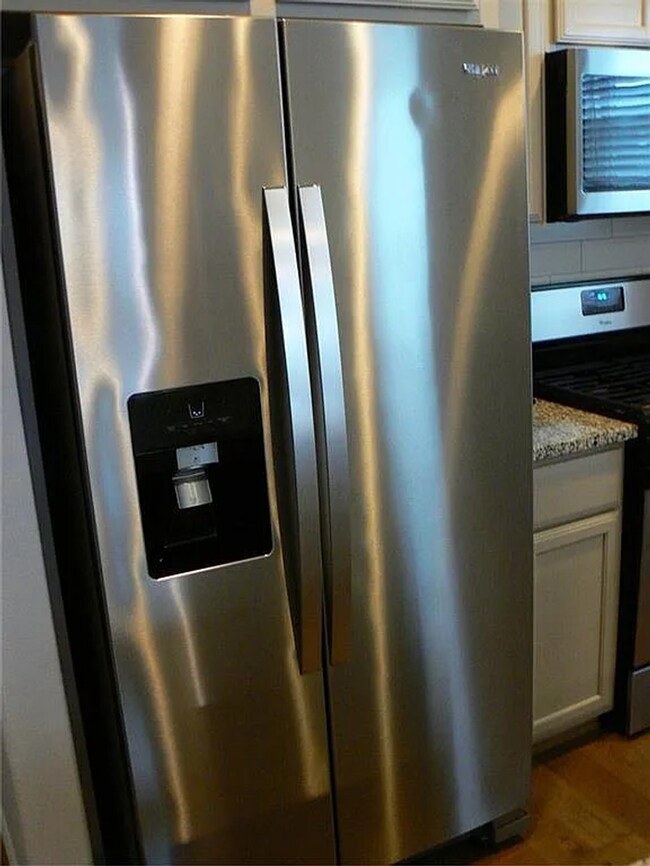 Building Photo - Coming Soon 4BR/2.5BA w/ Fenced Yard + Assigned Parking in Round Rock, TX