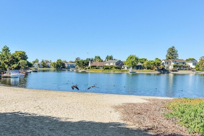 Building Photo - 142 Monaco Dr