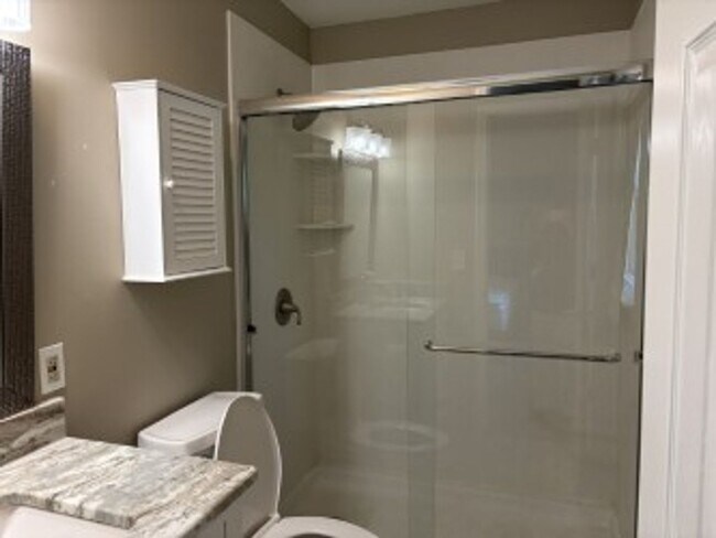 Building Photo - Beautiful home in Emerald Isle.