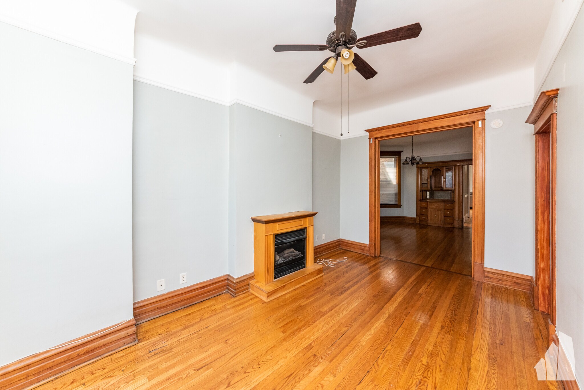 Building Photo - 907 W Addison St