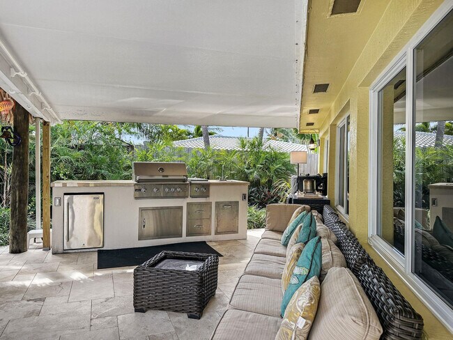 Building Photo - 280 SE 3rd Ave