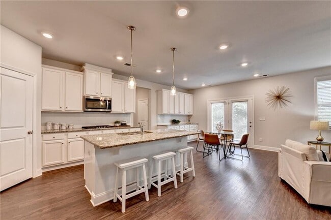 Building Photo - 2017 Yvette Wy