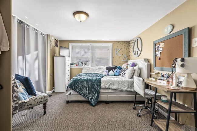 Building Photo - Spacious 7-Bedroom Home with Chalet Interior & Ample Parking – Ewing, NJ