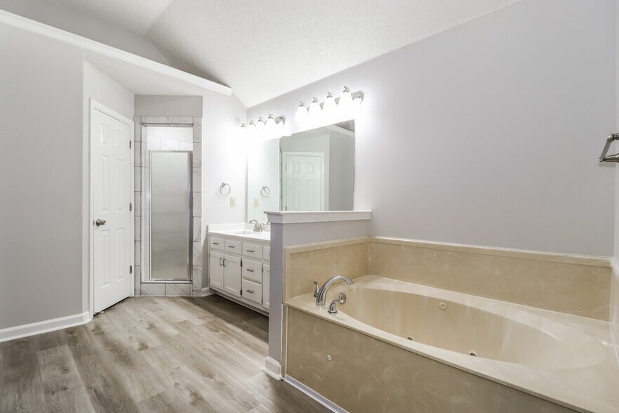 Building Photo - 1806 Lichfield Ct