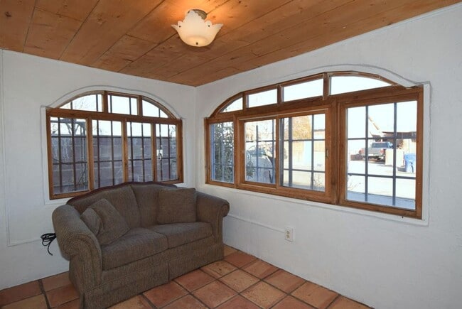 Building Photo - Super cute 1 bedroom Adobe