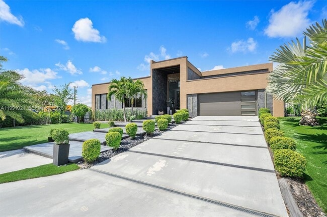 Building Photo - 2215 NE 19th St