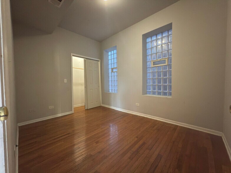 Building Photo - 5116 S Prairie Ave