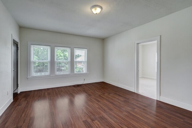 Building Photo - 3002 Isabella St