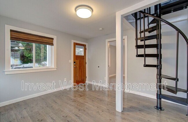 Building Photo - 2306 E 27th St