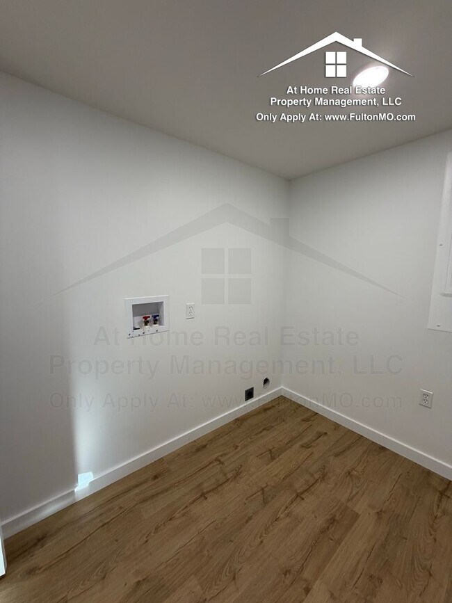 Building Photo - 508 E 8th St