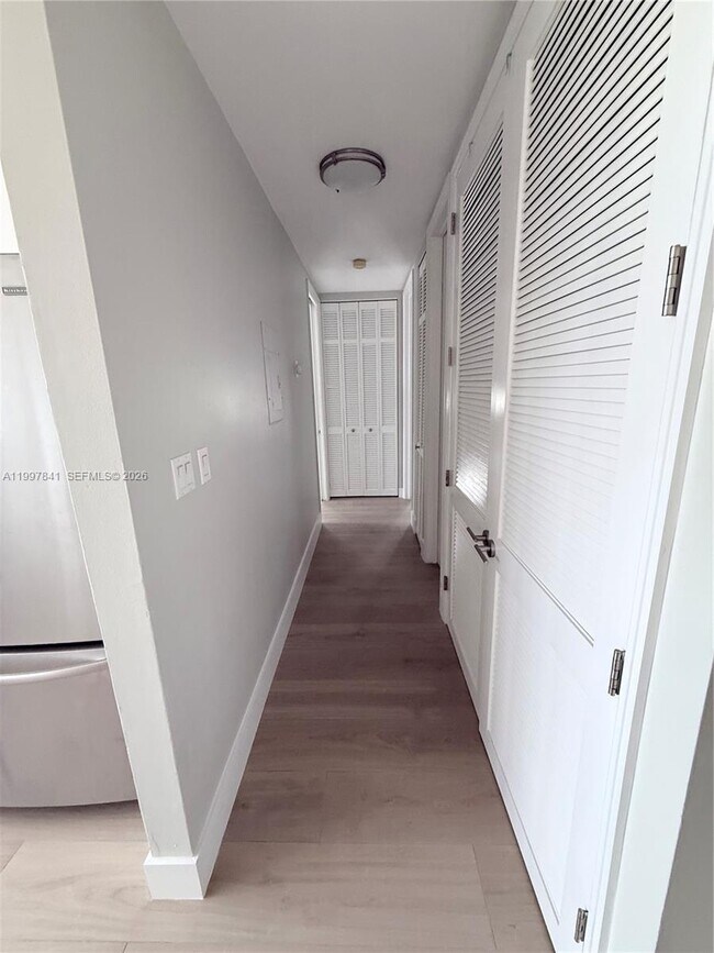 Building Photo - 49 Majorca Ave