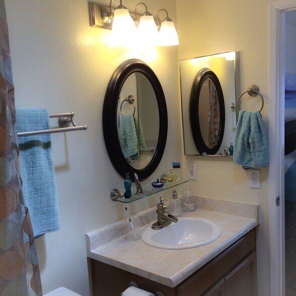 Building Photo - 2206 Hermosa Ct