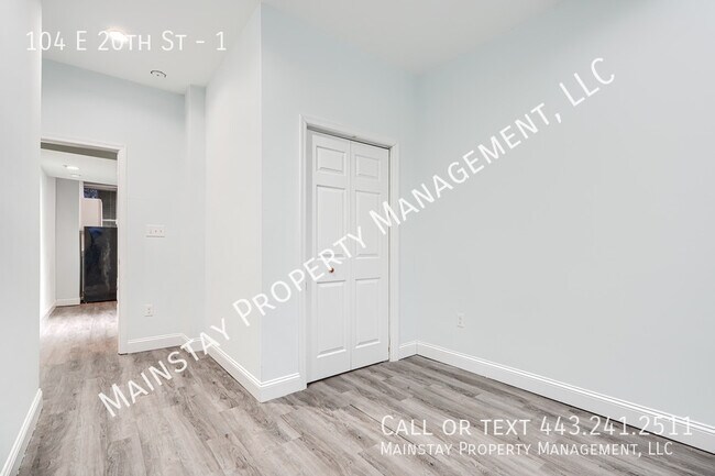 Building Photo - 104 E 20th St