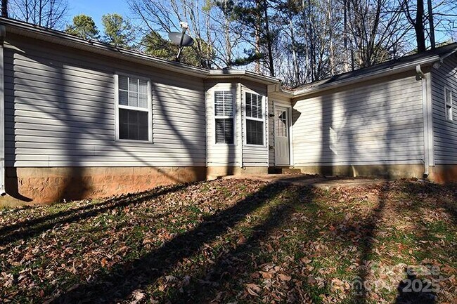 Building Photo - 116 Milbros Ln