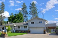 Building Photo - Spacious Wandermere Area Home