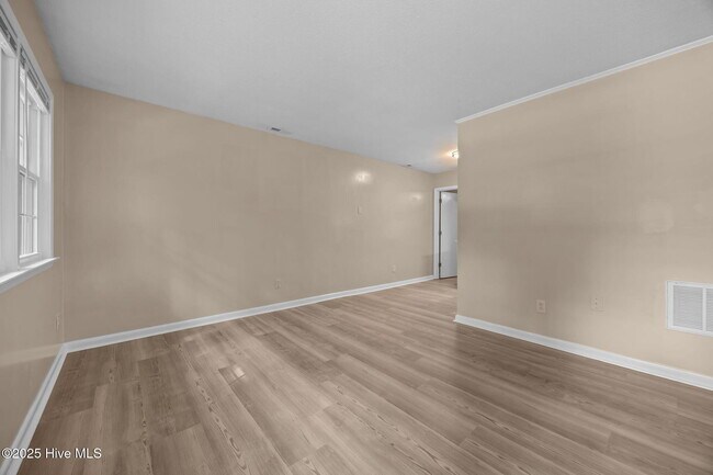Building Photo - 1190 Gould Rd