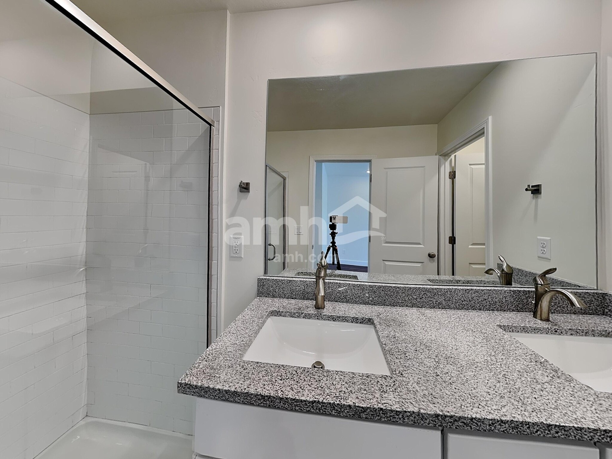 Building Photo - 6082 S Jordan Pkwy W