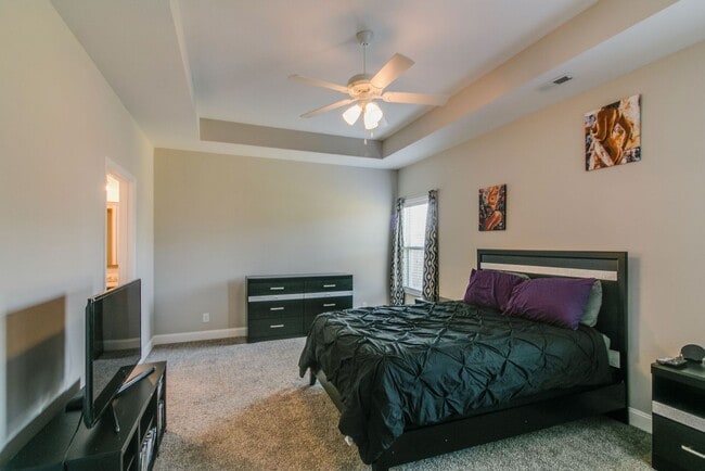 Building Photo - 1132 Eagle's View Dr