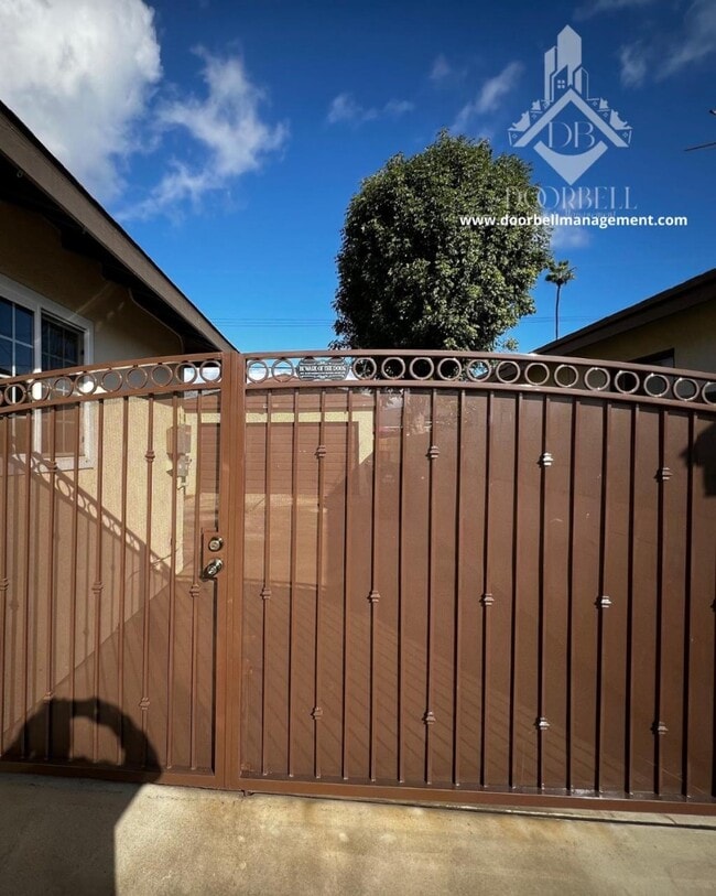 Building Photo - 956 W Harvard Pl