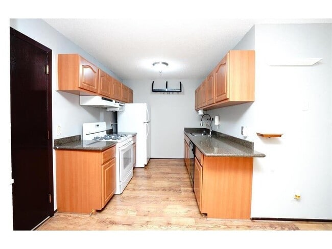 Building Photo - 1601 N Innsbruck Dr