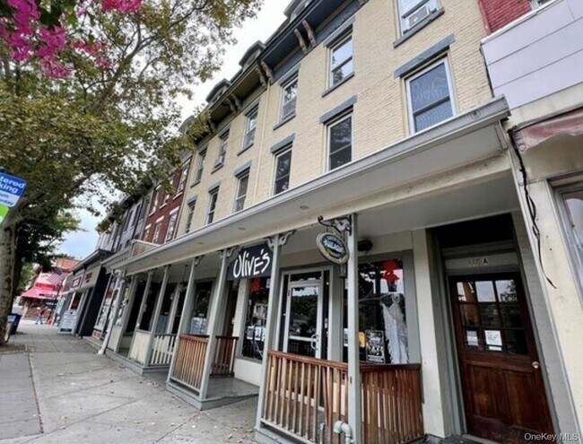 Building Photo - 118 Main St