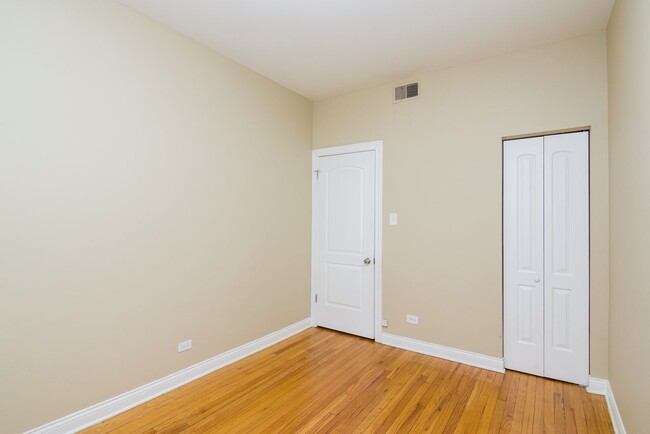 Building Photo - 2346 N Kenneth Ave
