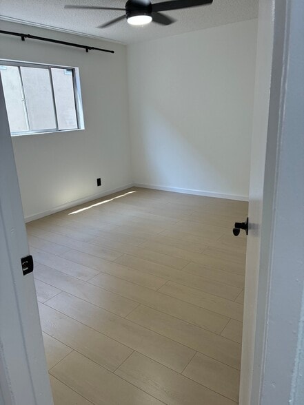 Building Photo - 1250 N Kingsley Dr