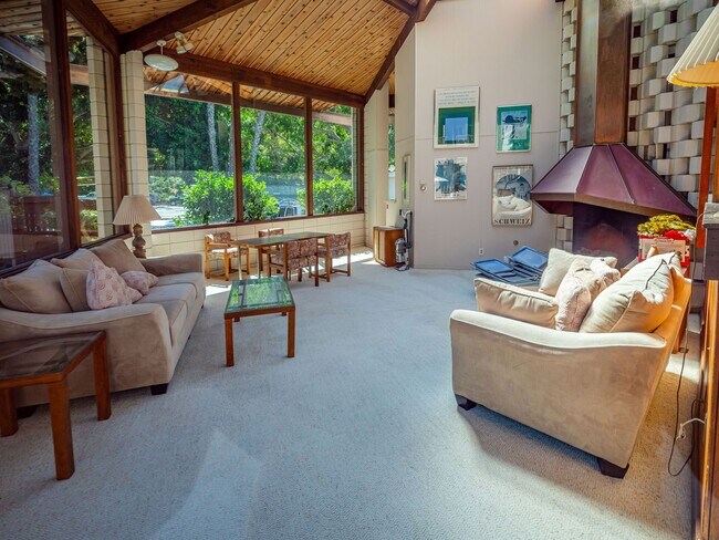 Building Photo - Fully Furnished Minutes from the Beach Newly Remodeled 2 Bedroom Move in Ready!