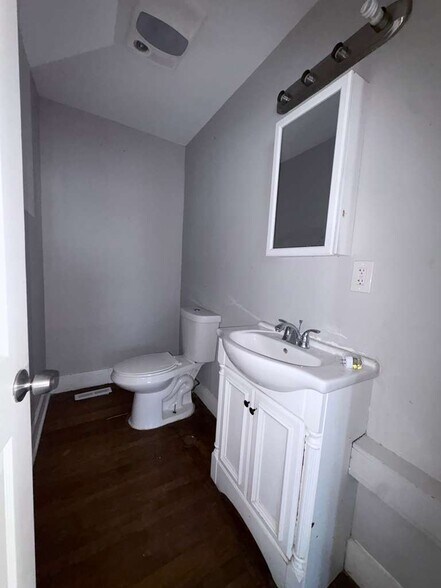 Building Photo - 240 Fountain St