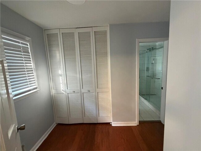 Building Photo - 3336 Camelot Dr NE