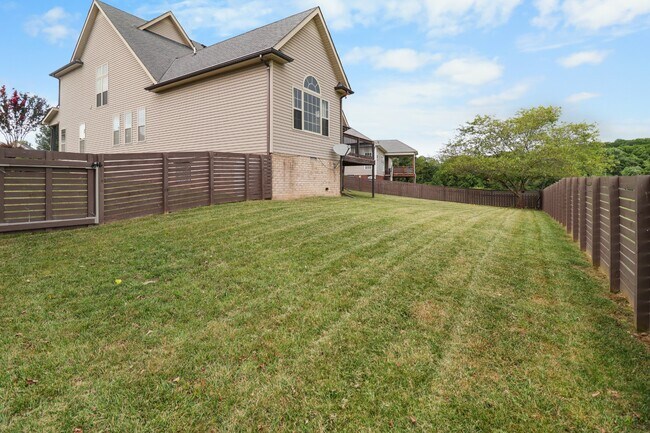 Building Photo - 869 E Accipiter Cir
