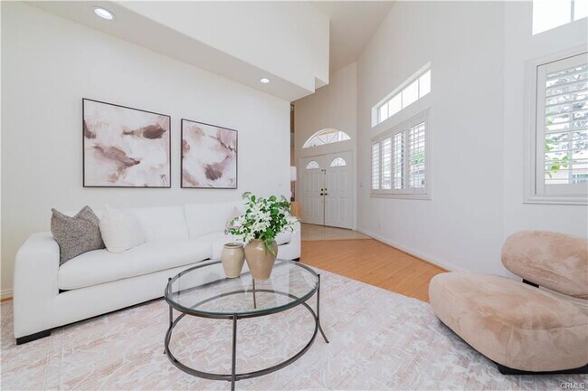 Building Photo - 338 Calle Vista