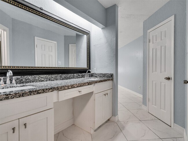 Building Photo - 6410 Barrygate Dr