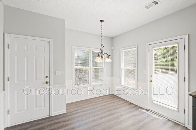 Building Photo - 10905 Pinewalk Forest Cir
