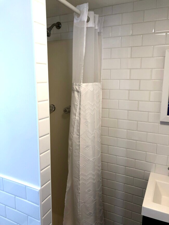 Building Photo - 721 1/2 Anacapa Drive