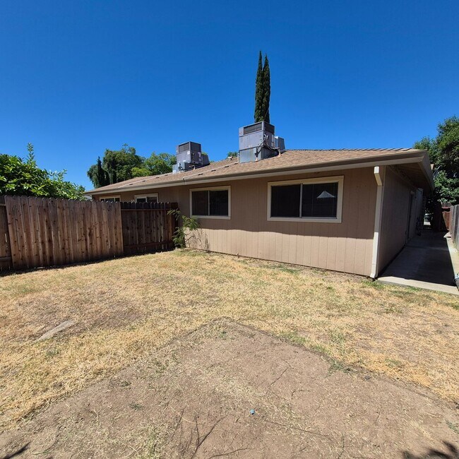 Building Photo - 3332 Jayanne Way