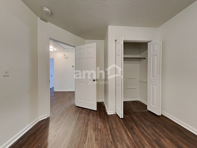Building Photo - 2210 Sawmill Trace Ln