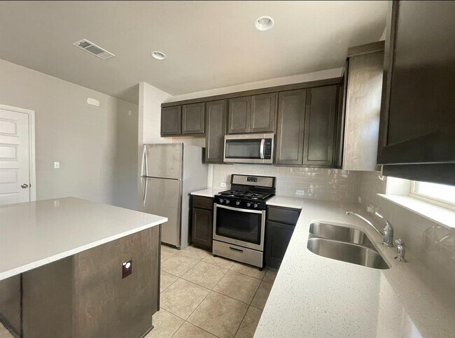 Building Photo - 2340 Pecan Island Dr