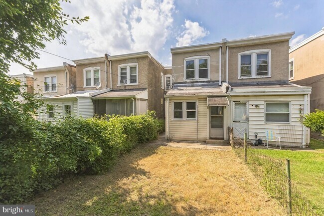 Building Photo - 427 Ripka St