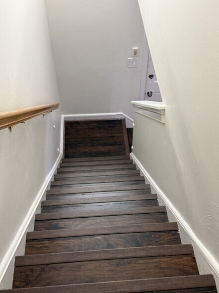 Building Photo - 5909 Mayflower Ct