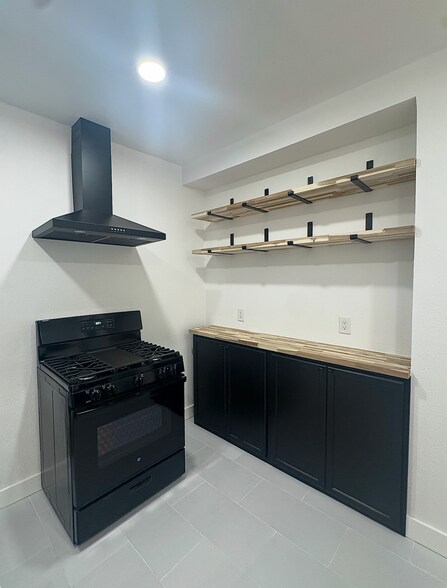 Building Photo - 3048 Guirado St