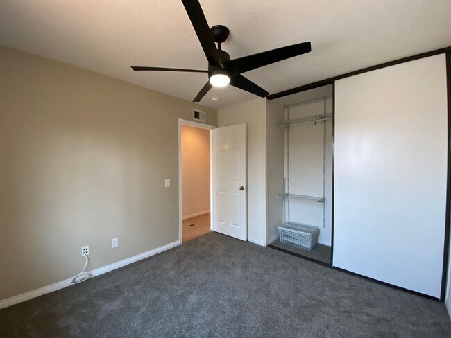 Building Photo - Santa Fe Hills 4 Bedroom Home
