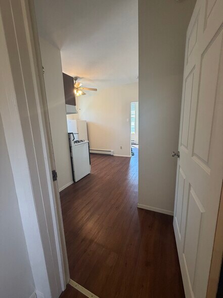 Building Photo - 304 N Wellwood Ave