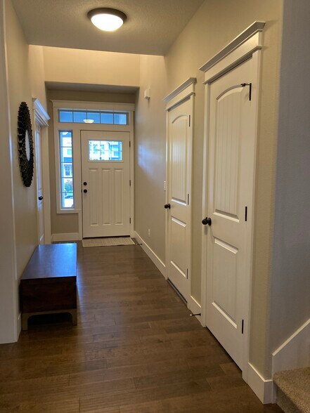 Entryway - 608 E Taylor Dr