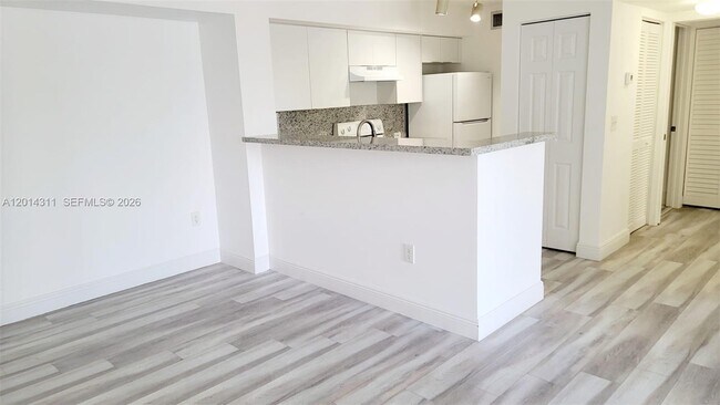 Building Photo - 11155 SW 5th Pl