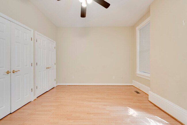 Building Photo - 2627 W Cary St